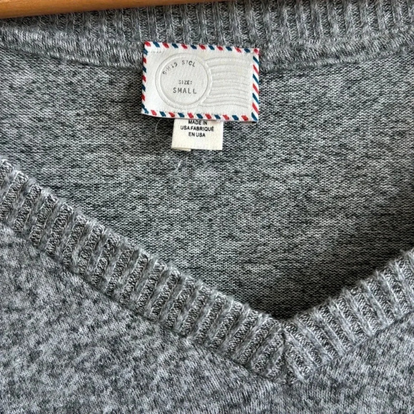 Anthropologie Postmark gray soft knit Ruffle Hem Side Split Sweater top sz Small - Picture 6 of 7